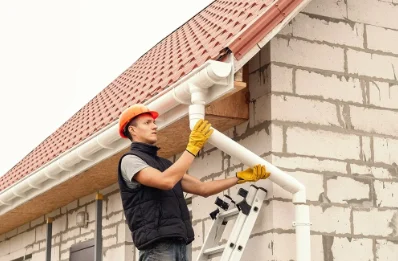 Pose et remplacement de gouttières à Saint-Servant